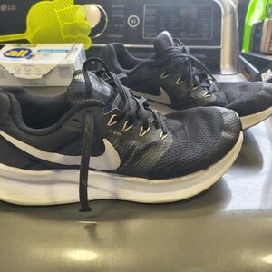 Nike Black and White Running Shoes